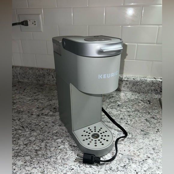 Kuerig Coffee maker - Picture 2 of 8